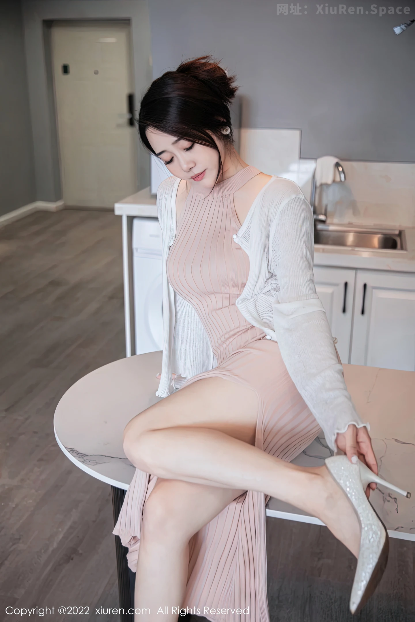 图片[5]-[Xiuren秀人网]2022.12.28 VOL.6055 郑颖姗Bev 黑色OL制服与蕾丝内衣加黑丝美腿性感私房写真集-秀人网官方网站